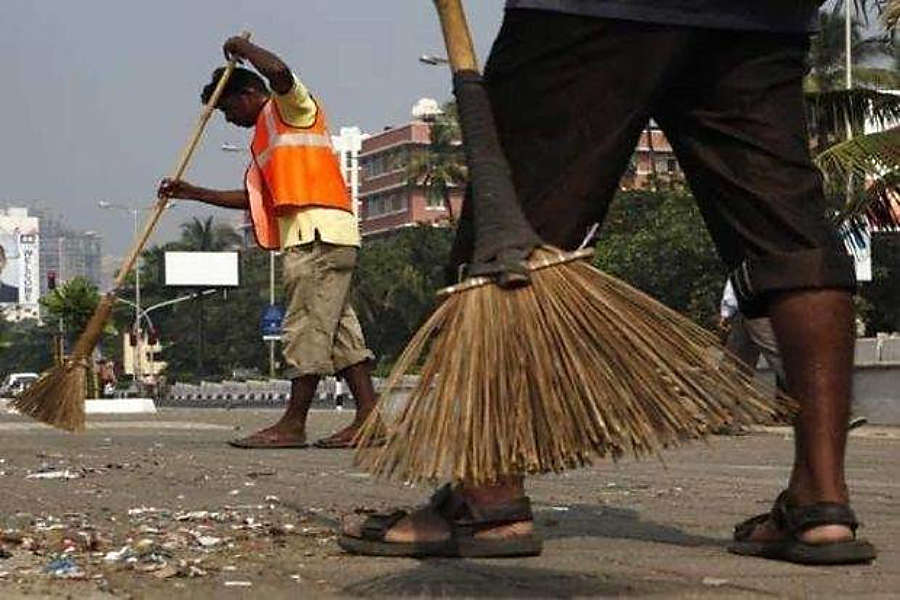 Swachh Survekshan disappoints again, sweeping waste under the carpet a myopic approach Swachh Survekshan disappoints again, sweeping waste under the carpet a myopic approach